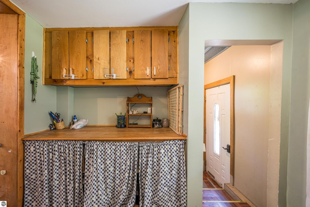 Image 6 of property listing at 329 Ely Street, Alma, MI 48801