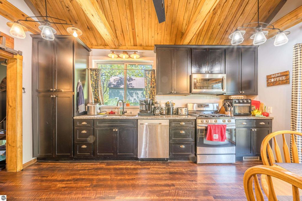 Image 7 of property listing at 329 Ely Street, Alma, MI 48801