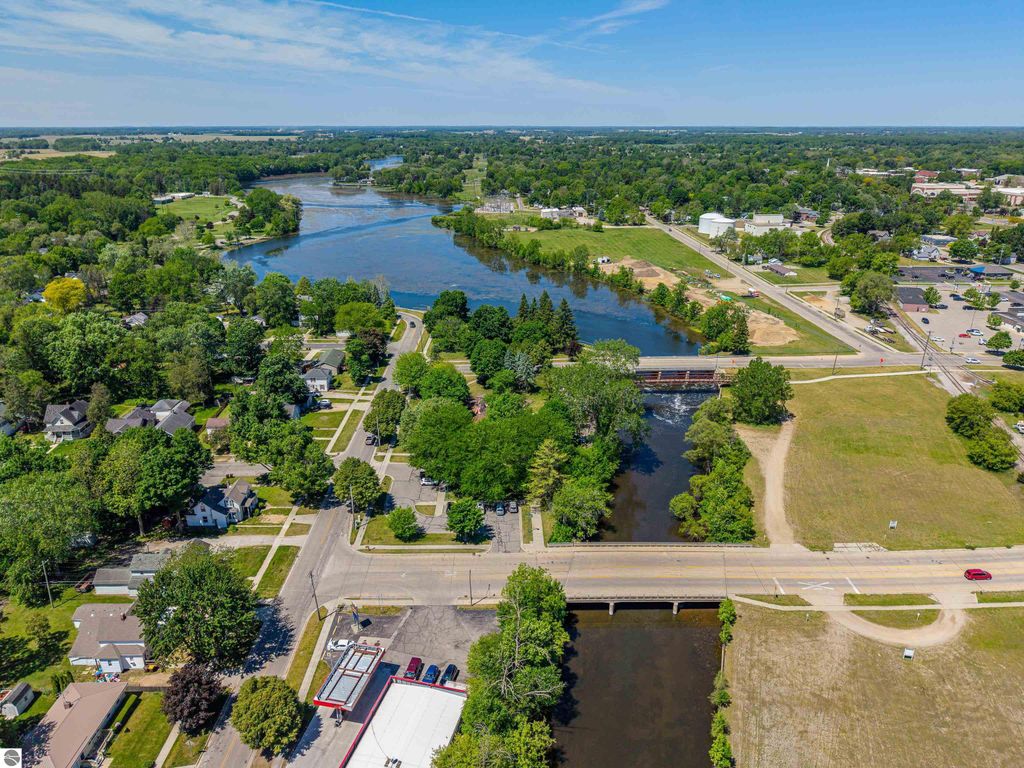 Image 70 of property listing at 329 Ely Street, Alma, MI 48801