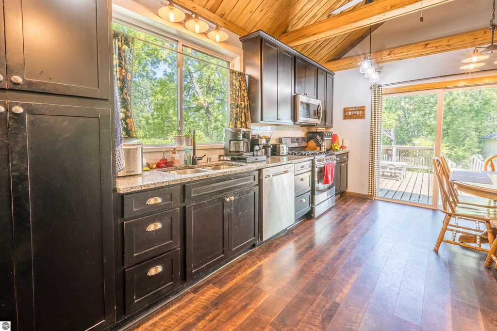 Image 8 of property listing at 329 Ely Street, Alma, MI 48801