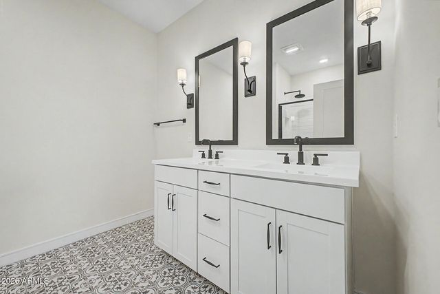 7926 W FRIER Drive, Glendale, AZ 85303