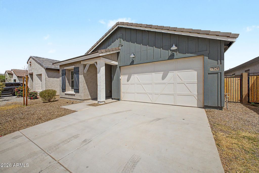 7926 W FRIER Drive, Glendale, AZ 85303