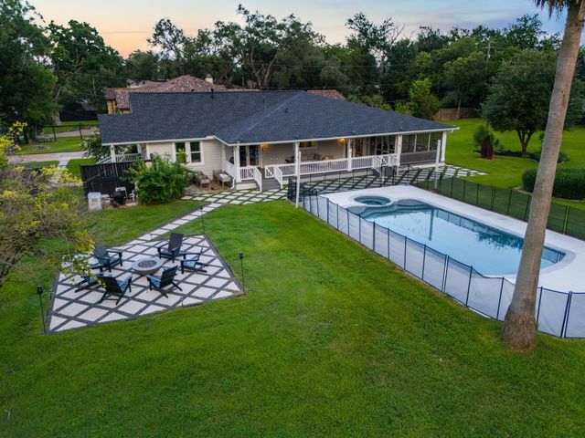 9115 Poco Road, Houston, TX 77080