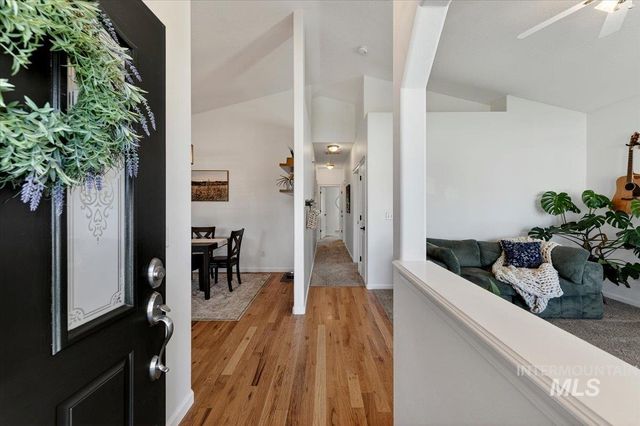 714 W Calderwood St, Meridian, ID 83642