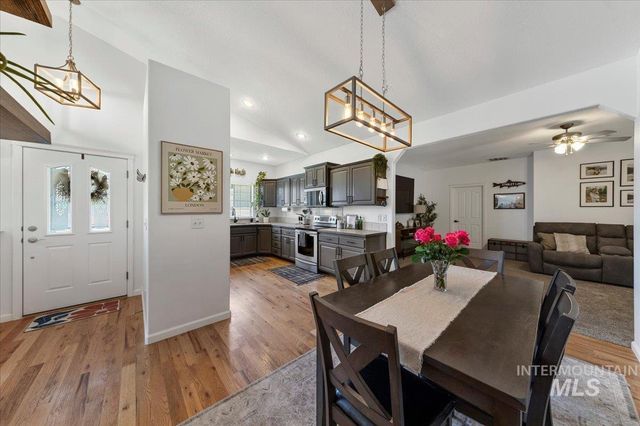 714 W Calderwood St, Meridian, ID 83642