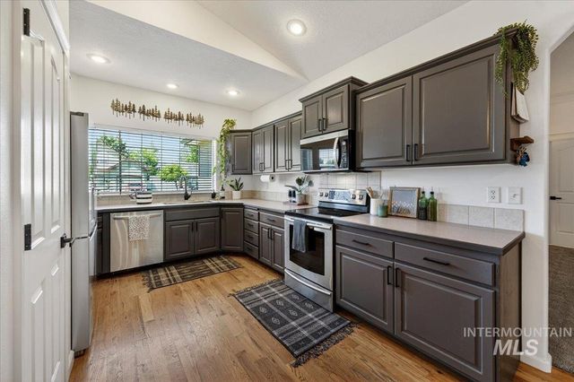 714 W Calderwood St, Meridian, ID 83642