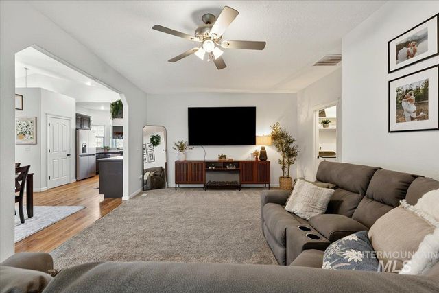 714 W Calderwood St, Meridian, ID 83642