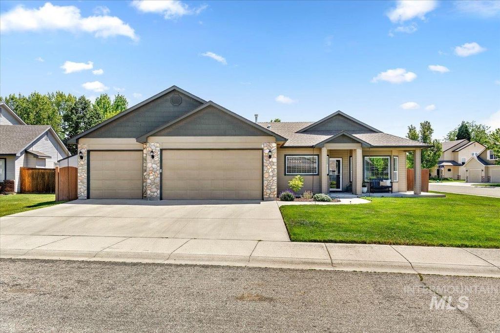 714 W Calderwood St, Meridian, ID 83642