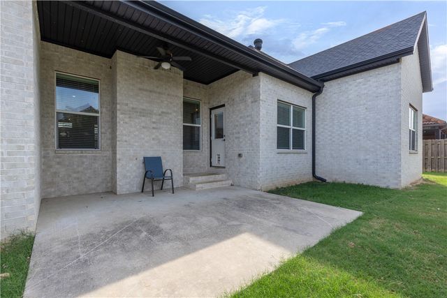 284 Ranalli Avenue, Tontitown, AR 72762
