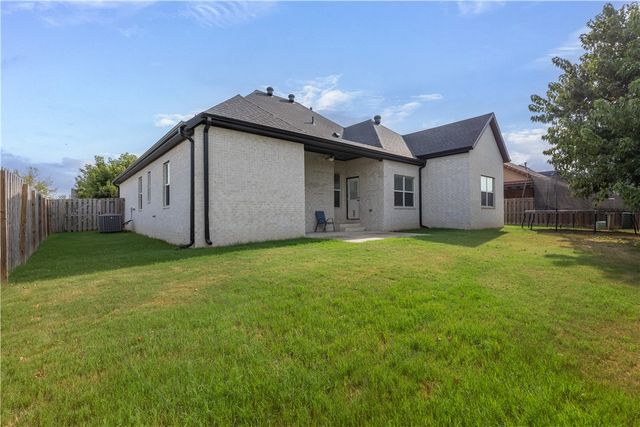 284 Ranalli Avenue, Tontitown, AR 72762