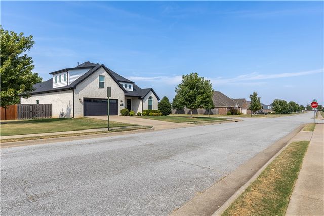 284 Ranalli Avenue, Tontitown, AR 72762