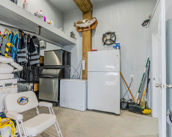 619 Private Road 675, Sargent, TX 77414