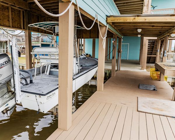 619 Private Road 675, Sargent, TX 77414