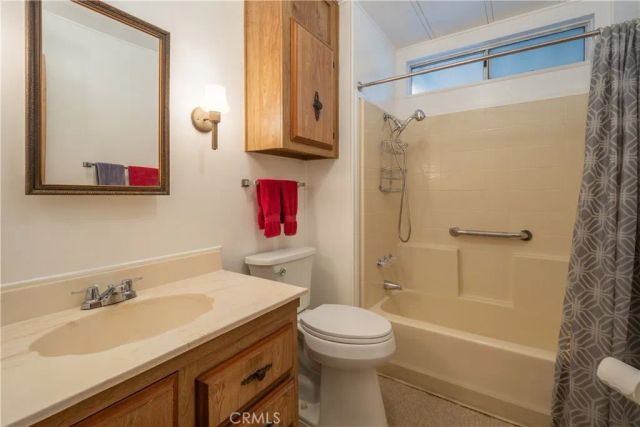 15445 Cobalt 220, Sylmar, CA 91342