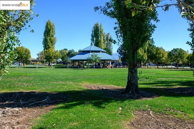 1350 Mistletoe Dr, Beaumont, CA 92223