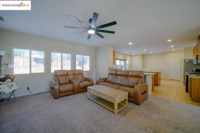 1350 Mistletoe Dr, Beaumont, CA 92223