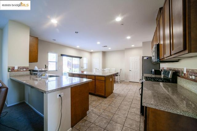 1350 Mistletoe Dr, Beaumont, CA 92223