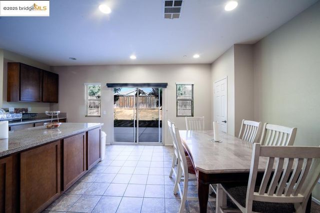 1350 Mistletoe Dr, Beaumont, CA 92223