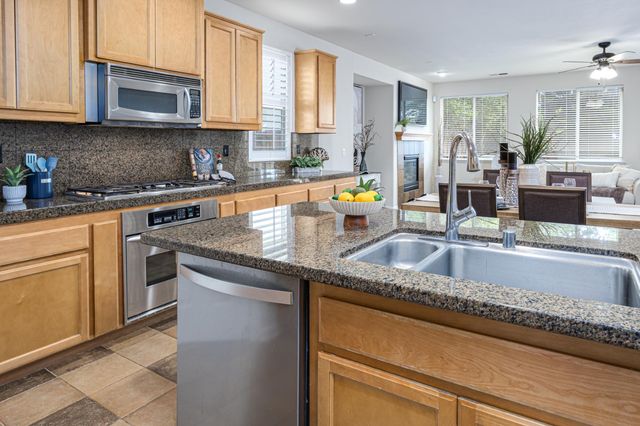 7146 Claremont Cir, Roseville, CA 95678