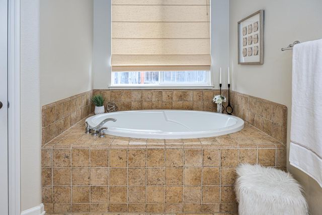 7146 Claremont Cir, Roseville, CA 95678