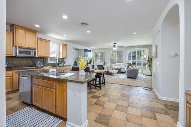 7146 Claremont Cir, Roseville, CA 95678