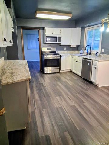 23884 Rutland Avenue, Southfield, MI 48075