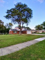 23884 Rutland Avenue, Southfield, MI 48075