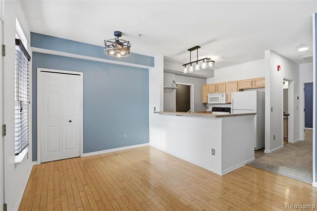 526 Red Oak Court, Walled Lake, MI 48390