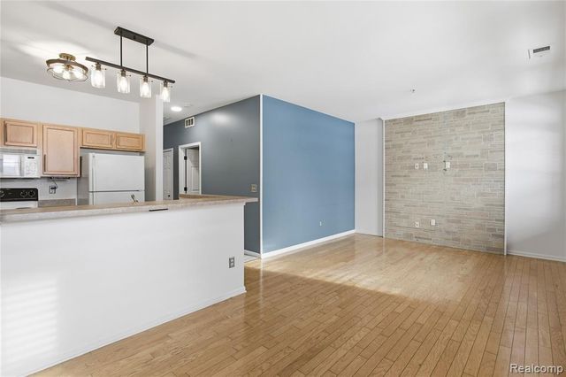 526 Red Oak Court, Walled Lake, MI 48390