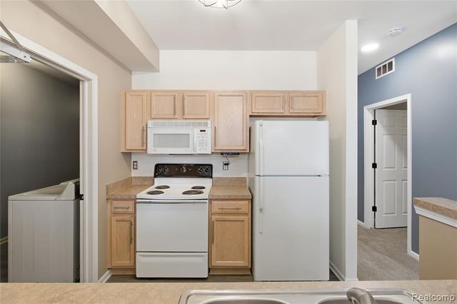 526 Red Oak Court, Walled Lake, MI 48390