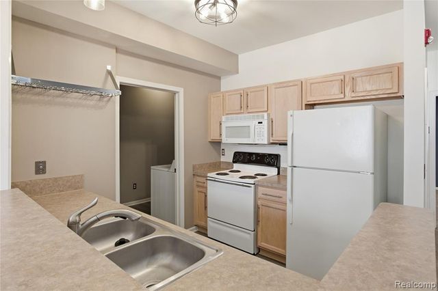 526 Red Oak Court, Walled Lake, MI 48390