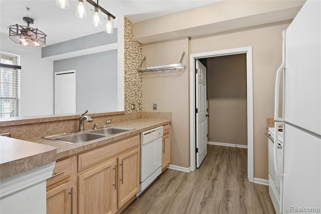 526 Red Oak Court, Walled Lake, MI 48390