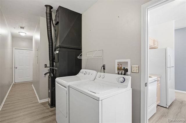 526 Red Oak Court, Walled Lake, MI 48390