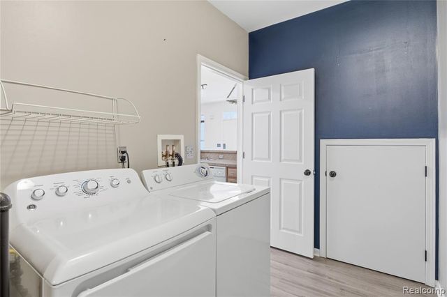 526 Red Oak Court, Walled Lake, MI 48390