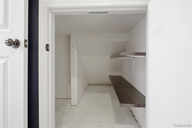 526 Red Oak Court, Walled Lake, MI 48390