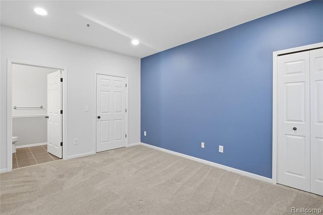 526 Red Oak Court, Walled Lake, MI 48390