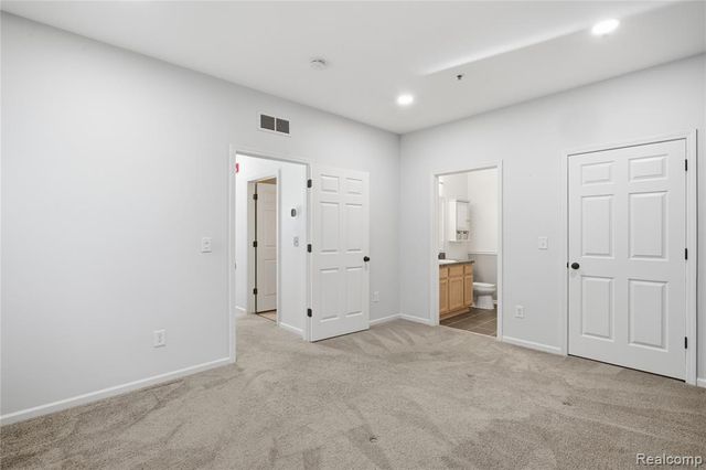 526 Red Oak Court, Walled Lake, MI 48390