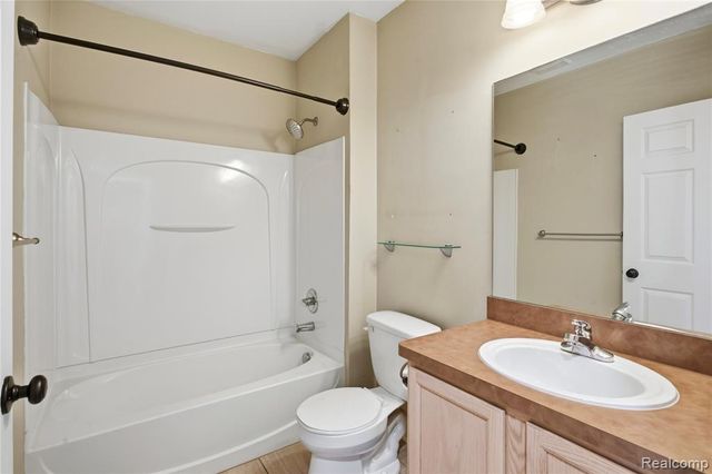 526 Red Oak Court, Walled Lake, MI 48390