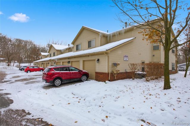 526 Red Oak Court, Walled Lake, MI 48390