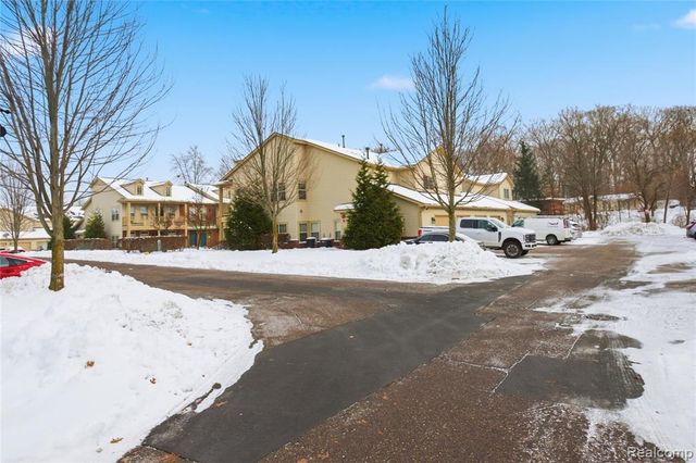 526 Red Oak Court, Walled Lake, MI 48390