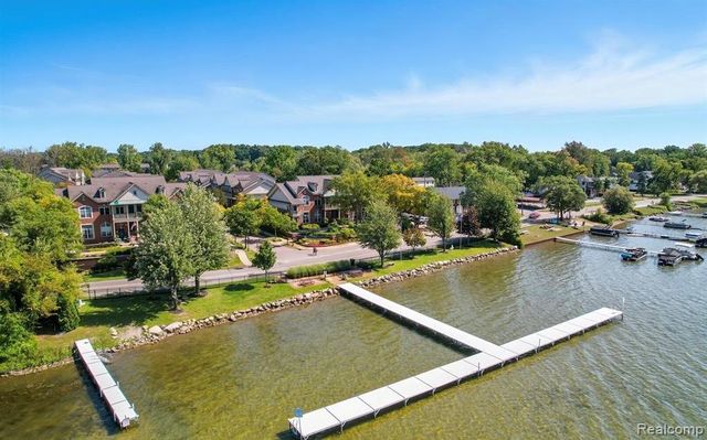 526 Red Oak Court, Walled Lake, MI 48390