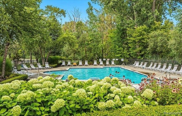 526 Red Oak Court, Walled Lake, MI 48390