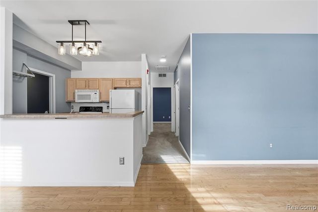 526 Red Oak Court, Walled Lake, MI 48390