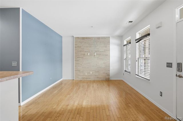 526 Red Oak Court, Walled Lake, MI 48390