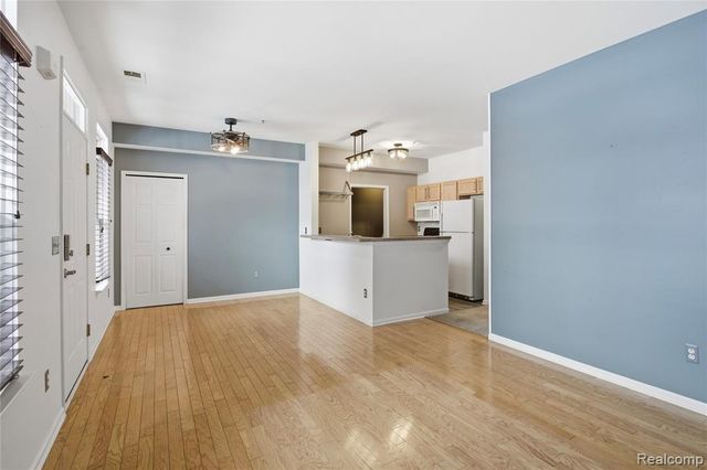 526 Red Oak Court, Walled Lake, MI 48390