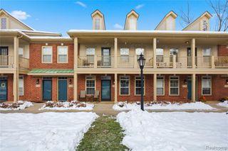 526 Red Oak Court, Walled Lake, MI 48390