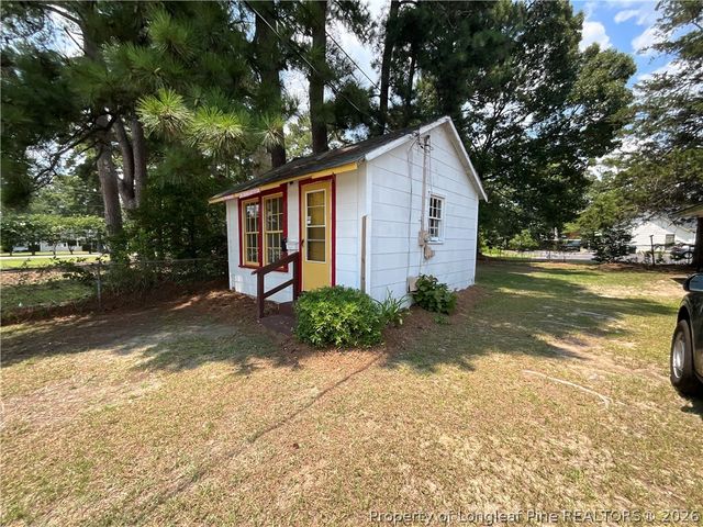 120 W Elwood Avenue, Raeford, NC 28376