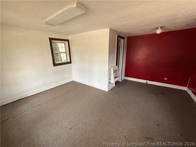 120 W Elwood Avenue, Raeford, NC 28376