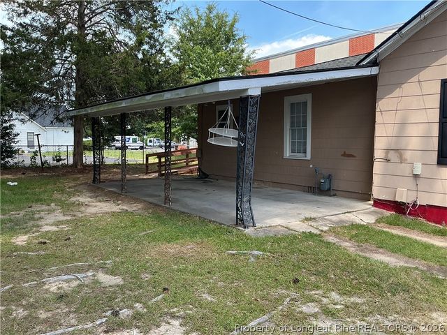 120 W Elwood Avenue, Raeford, NC 28376