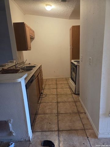 5711 Lochmoor, San Antonio, TX 78244